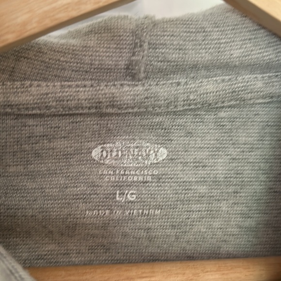 Old Navy Gray Colorblock Long-Sleeved Shirt - Picture 6 of 6